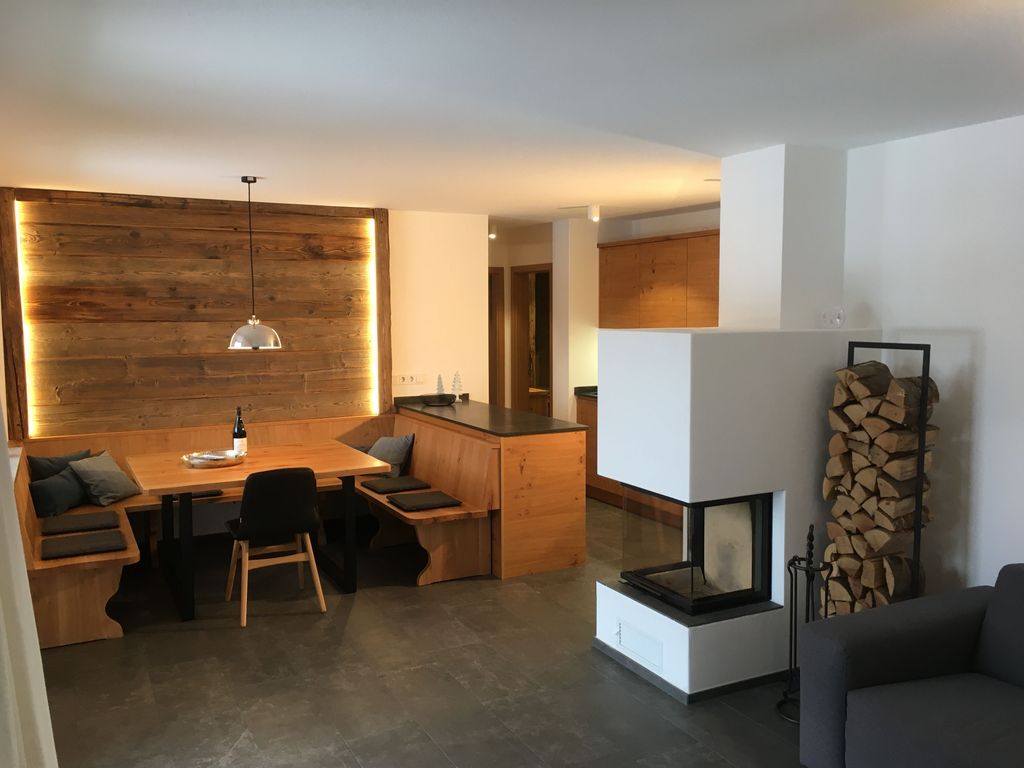 Wohnbereich mit Kamin