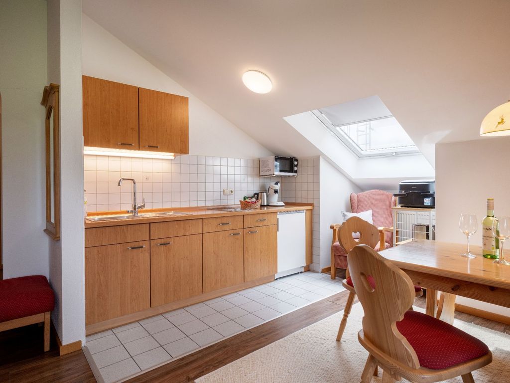 Küchenzeile mit Essbereich im Appartement