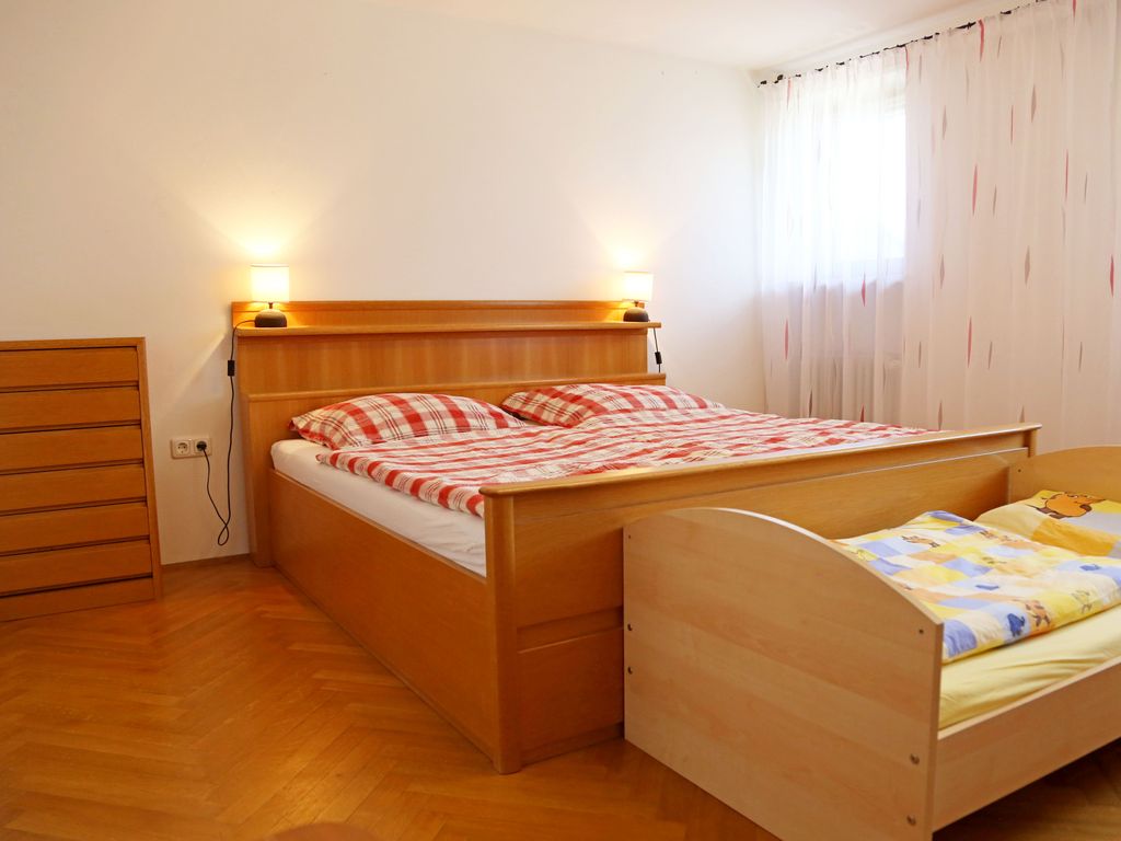Schlafzimmer 1