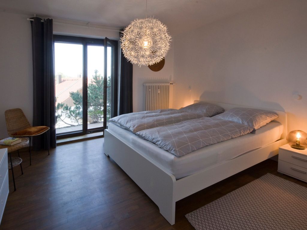 Schlafzimmer 1