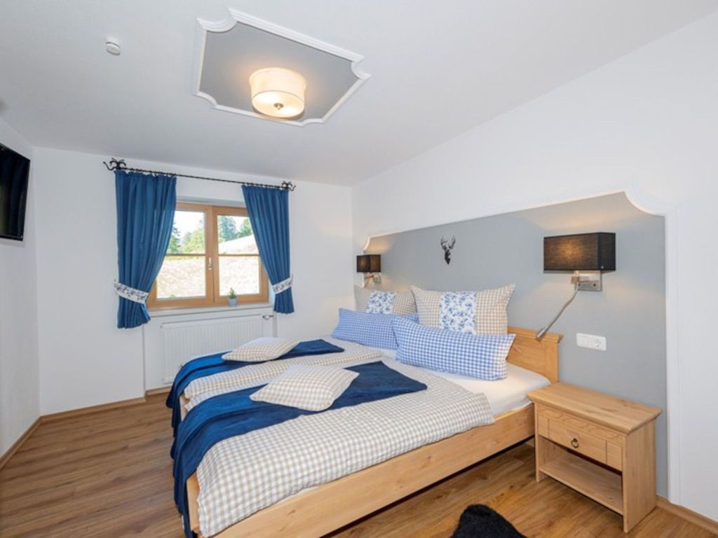 Schlafzimmer 1