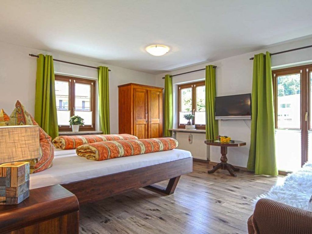 Schlafzimmer 1.1