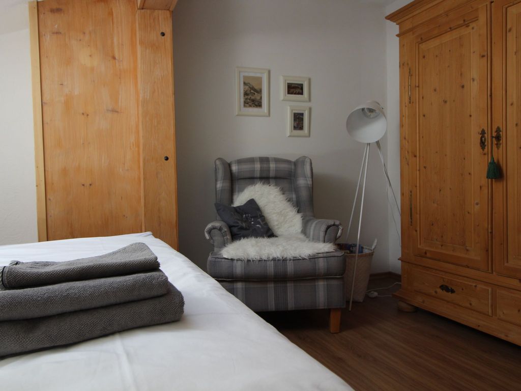 Schlafzimmer 1.1
