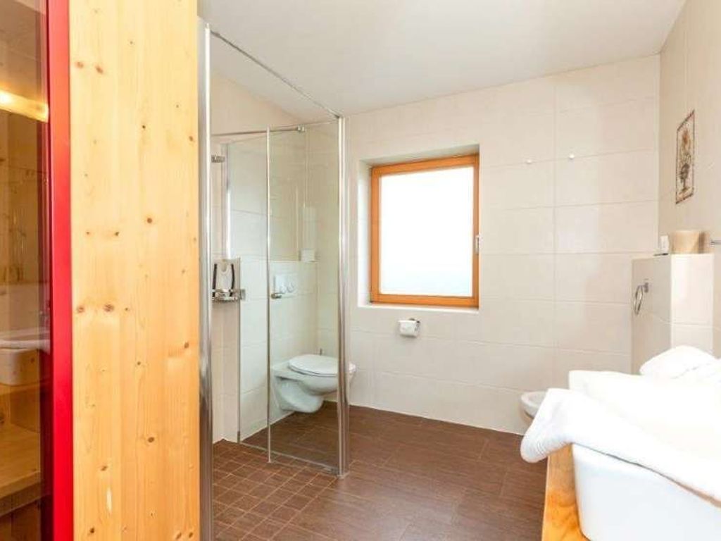 Wohnung 1 - Badezimmer mit Infrarotkabine