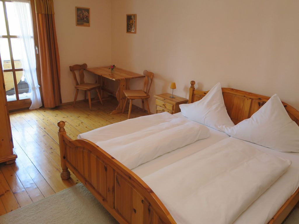 Schlafzimmer und Sitzgelegenheit