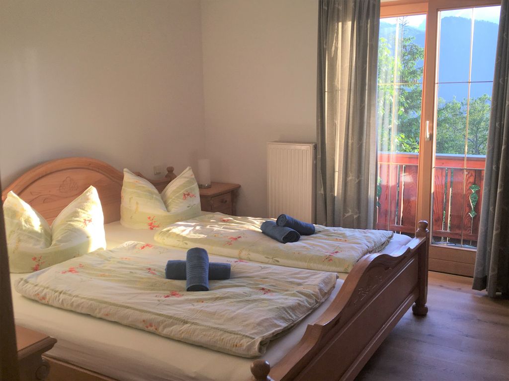 Schlafzimmer 1