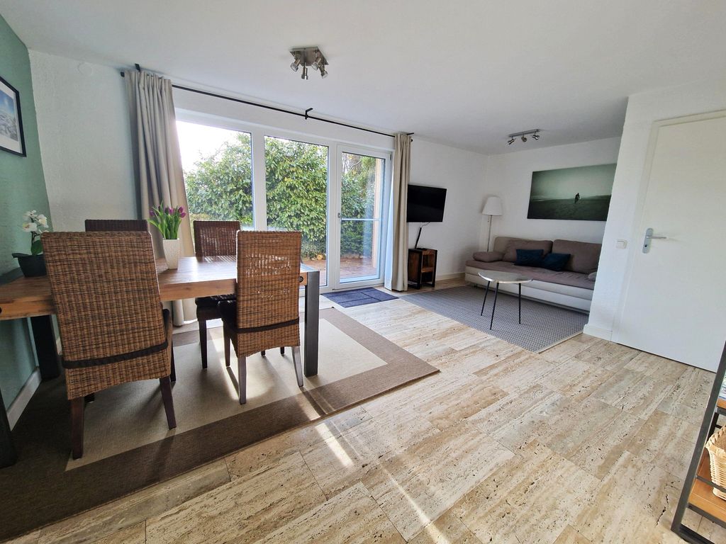Wohn- Esszimmer mit Zugang zur Terrasse