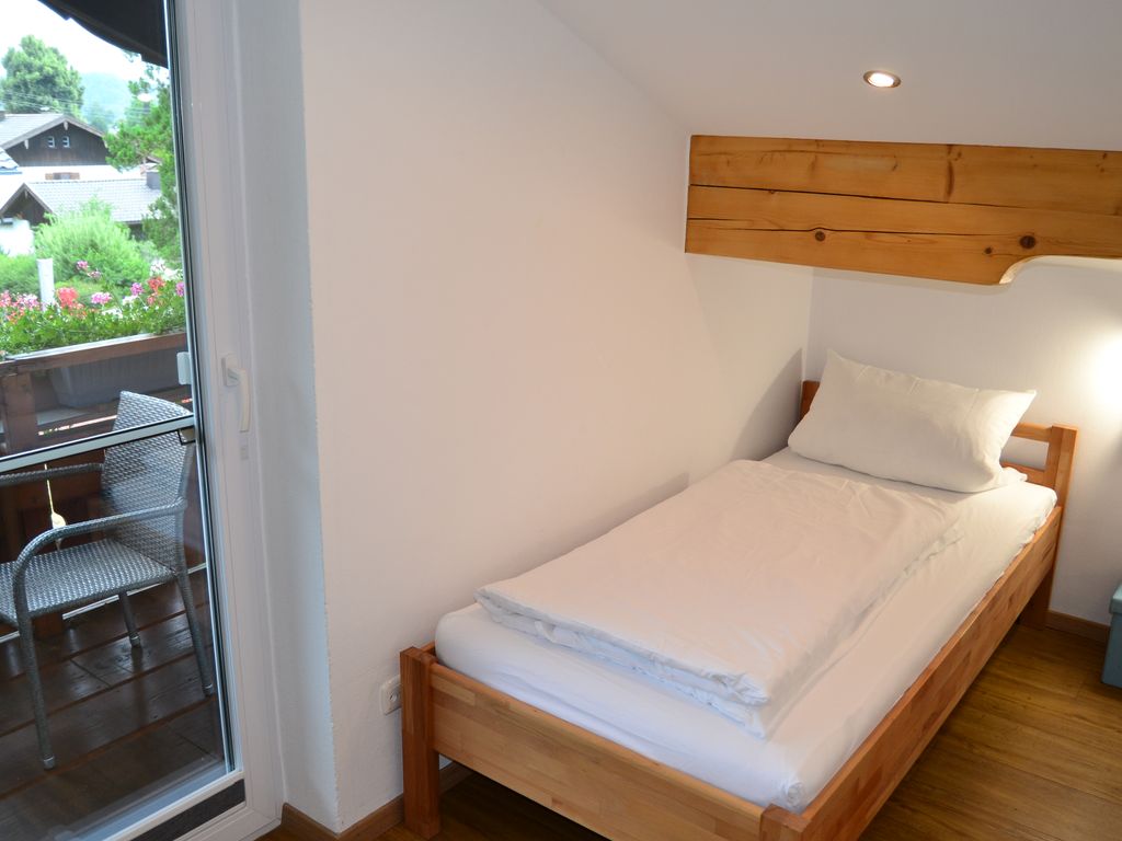2. Schlafzimmer mit Balkon