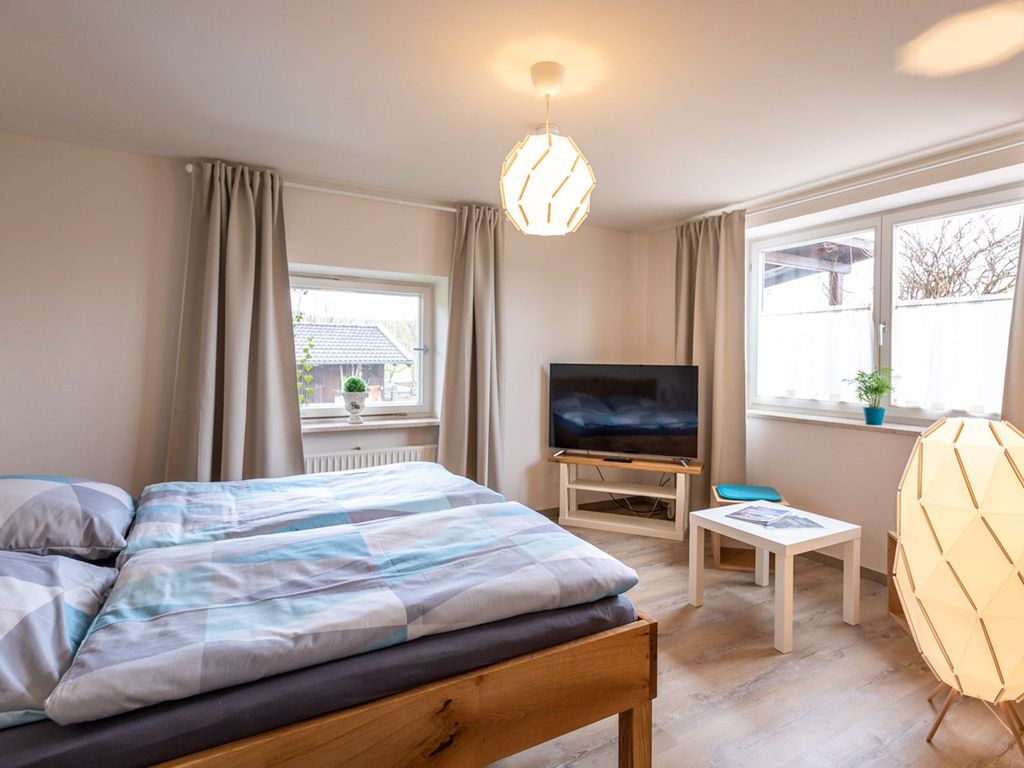 Schlafzimmer 1 mit TV
