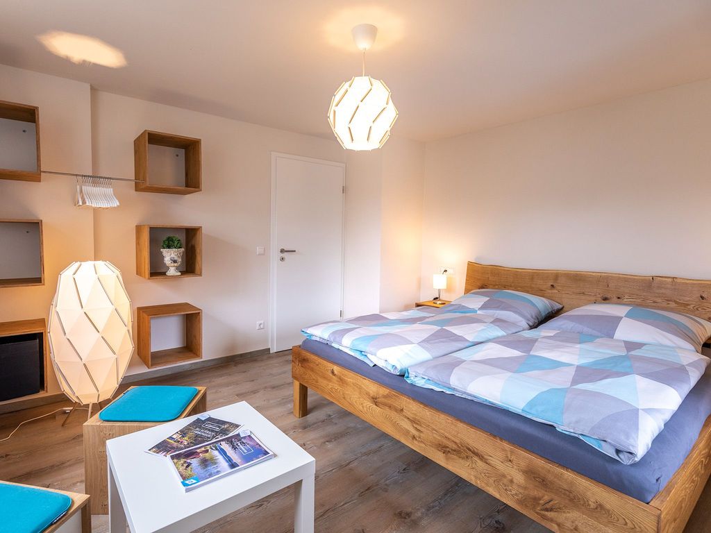 Schlafzimmer 1