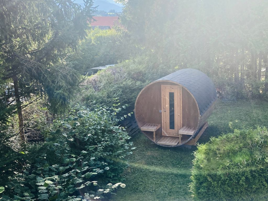 Fasssauna im Garten
