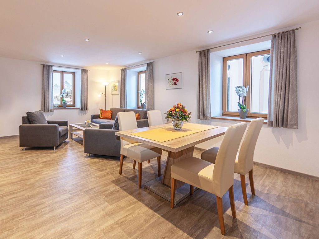 Wohnzimmer mit Essecke