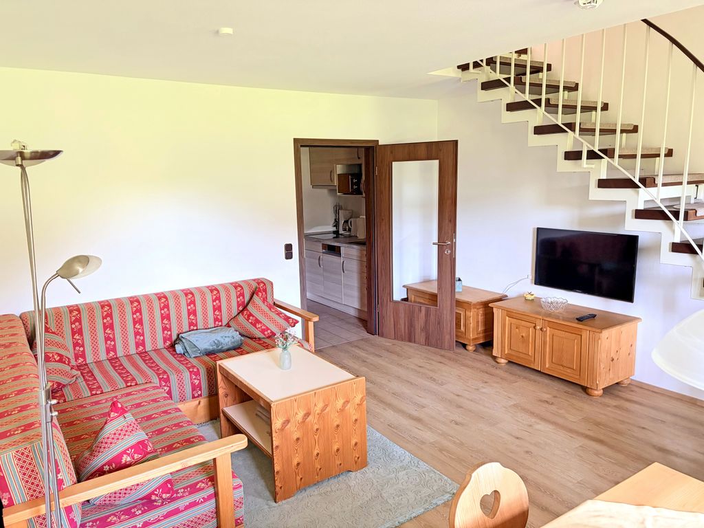 Wohnraum mit Treppe zum Schlafzimmer