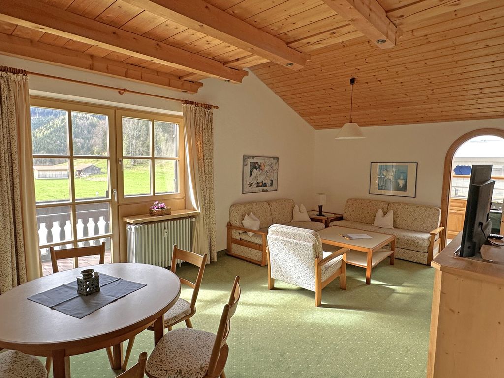 Wohnraum mit Balkon