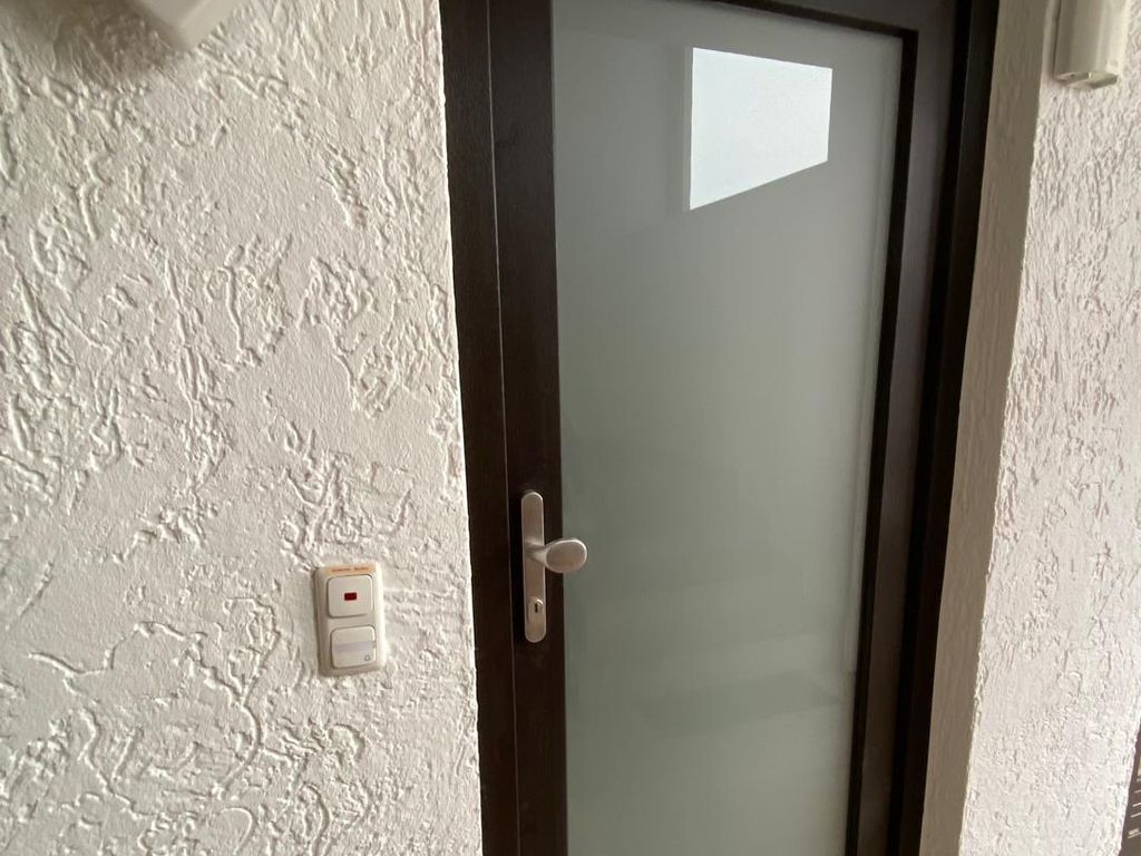 Wohnungseingangstüre vom Laubengang aus