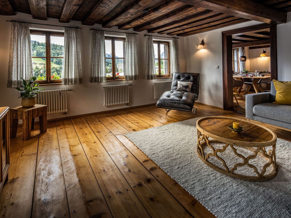 Wohnzimmer mit Blick ins Esszimmer