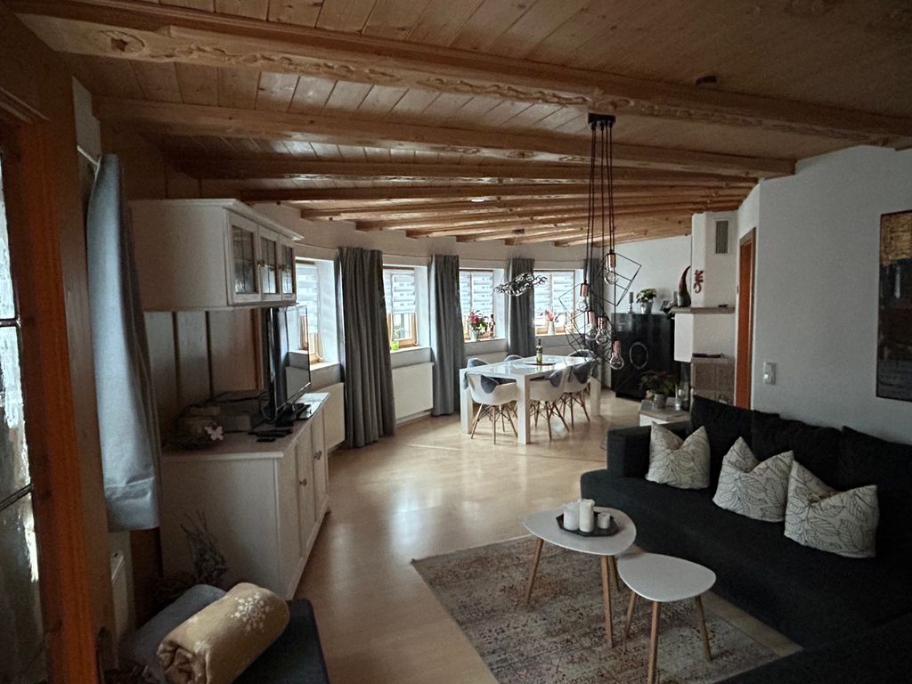 Wohnzimmer und Esszimmer