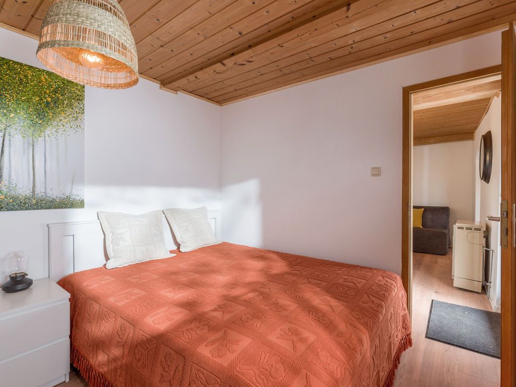 Schlafzimmer mit Doppelbett
