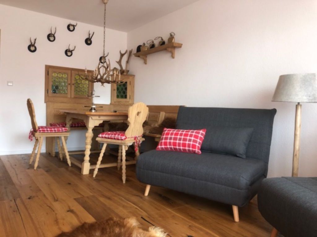 Wohnzimmer mit Essbereich