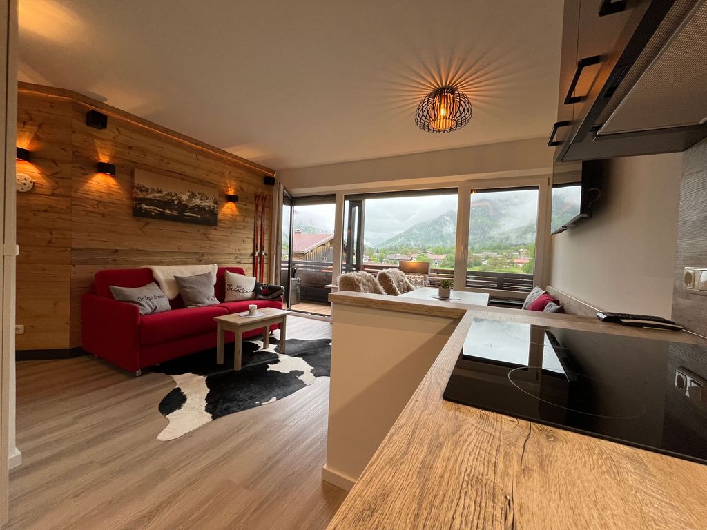Wohnzimmer mit Ausblick in die Bergwelt