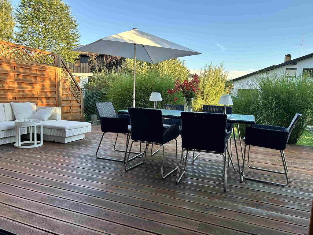 Terrasse mit Blick in Garten