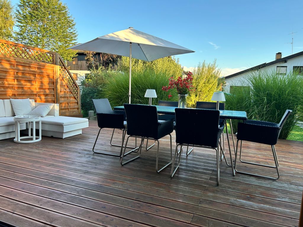 Terrasse nach Süden und zum großen Garten