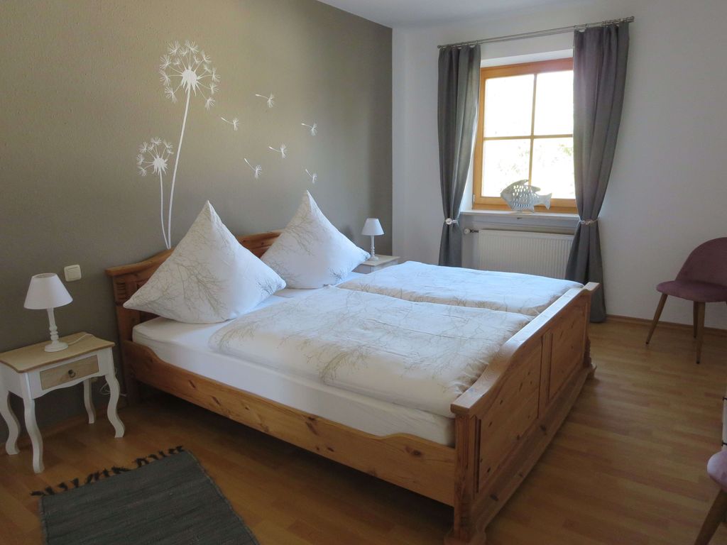 Schlafzimmer mit Doppelbett