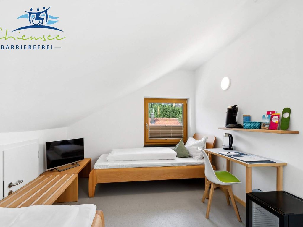 Zweibettzimmer mit Bad