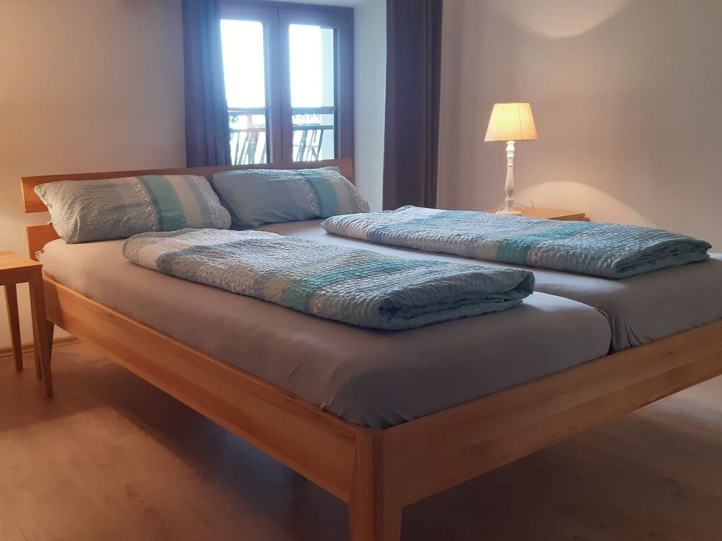 Schlafzimmer mit Seeblick
