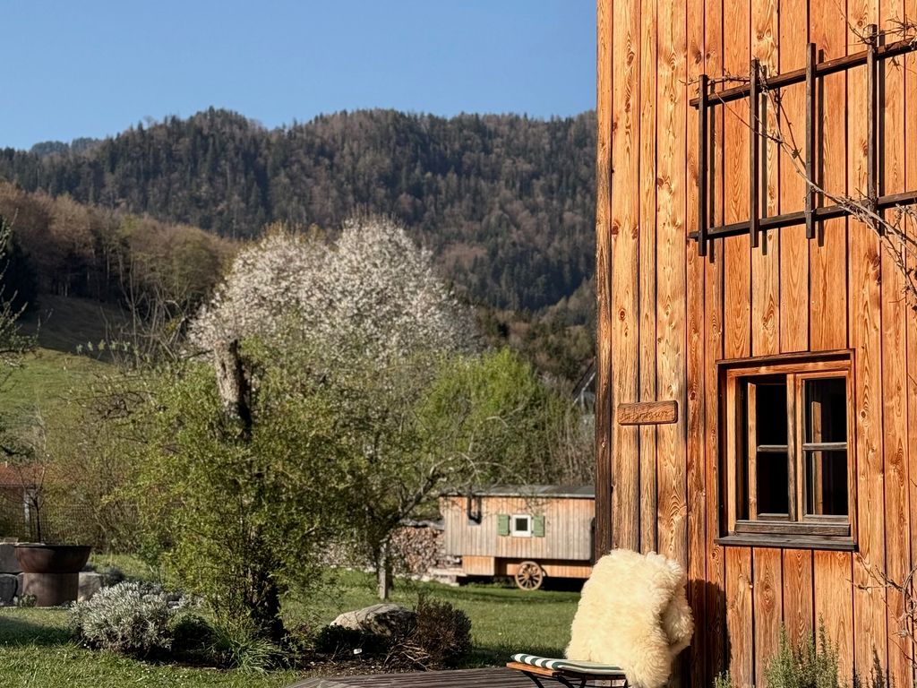 Sonniger April Chalet am Birnbaum