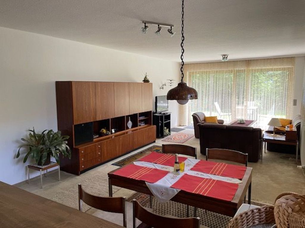 großes Wohn- und Esszimmer