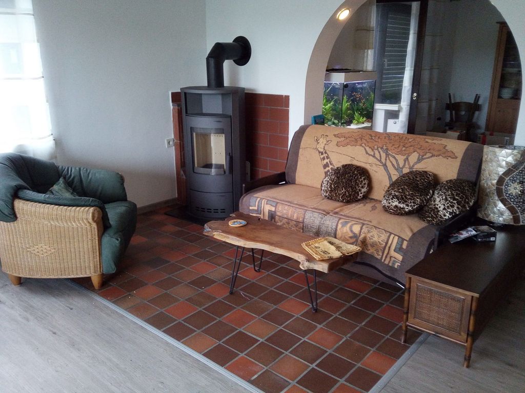 Wohnzimmer mit Holzofen