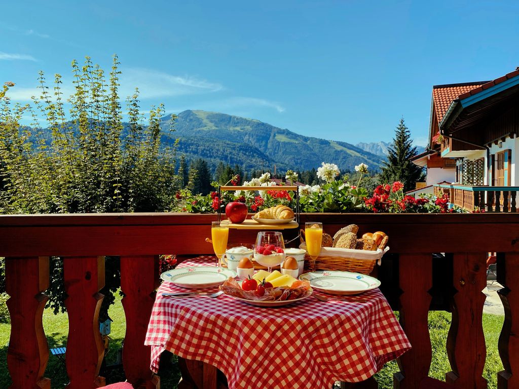Ausblick vom Balkon auf den Unterberg und den wilden Kaiser