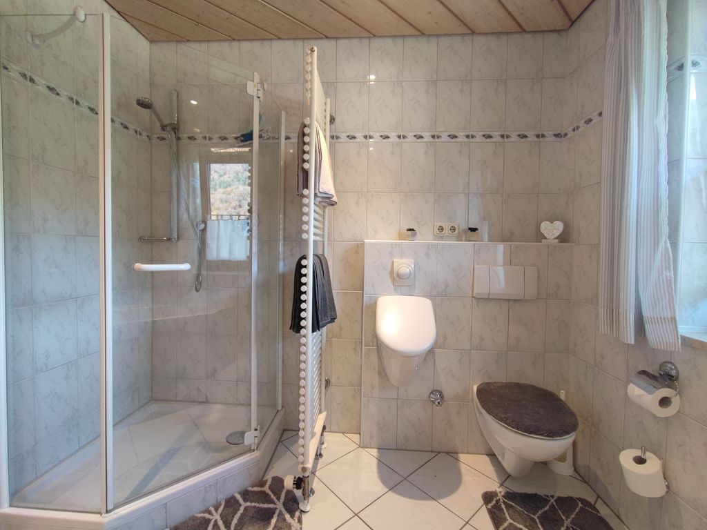 Badezimmer DU/WC und Badewanne