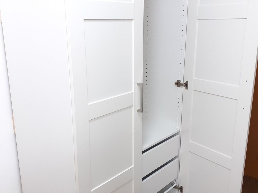 Kleiderschrank