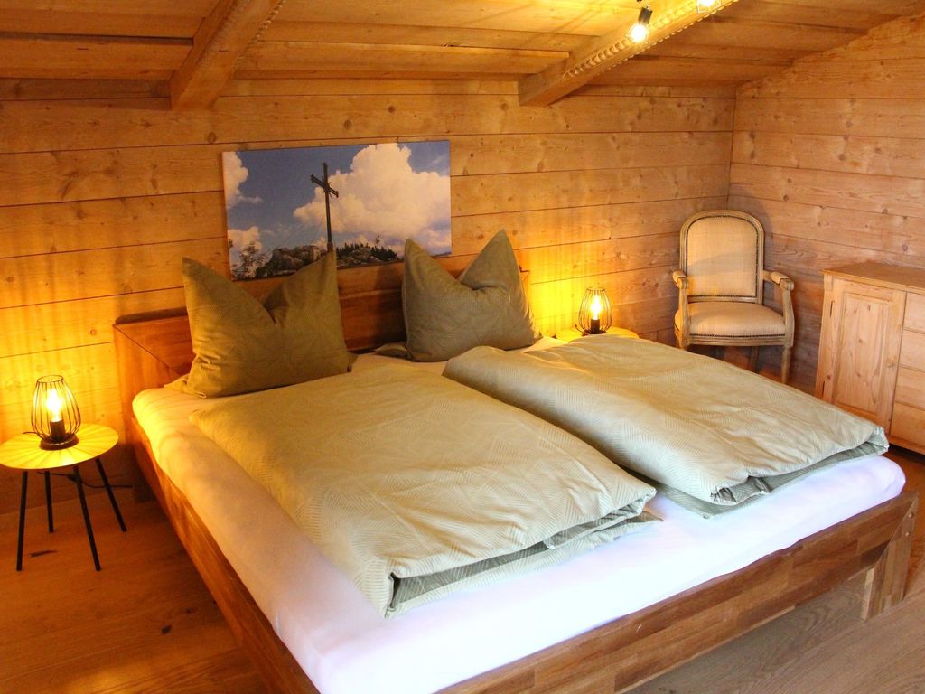 Schlafzimmer 1