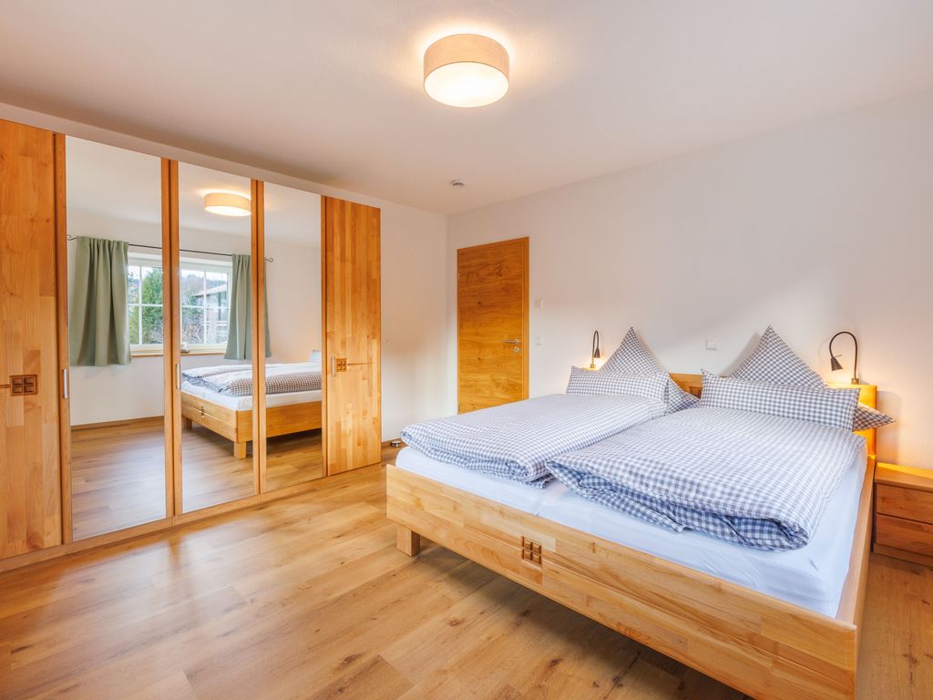 Schlafzimmer 1