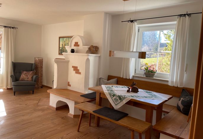 Ferienhaus, 140qm, Balkon, Terrasse, Garten, 3 separate Schlafzimmer, Wohnzimmer mit Kachelofen, Küche, Bad, max 6 Personen
