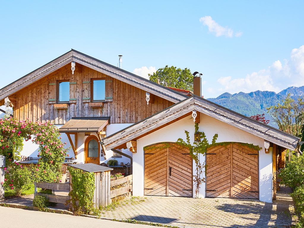 Aussenansicht - Hausberge im HIntergrund