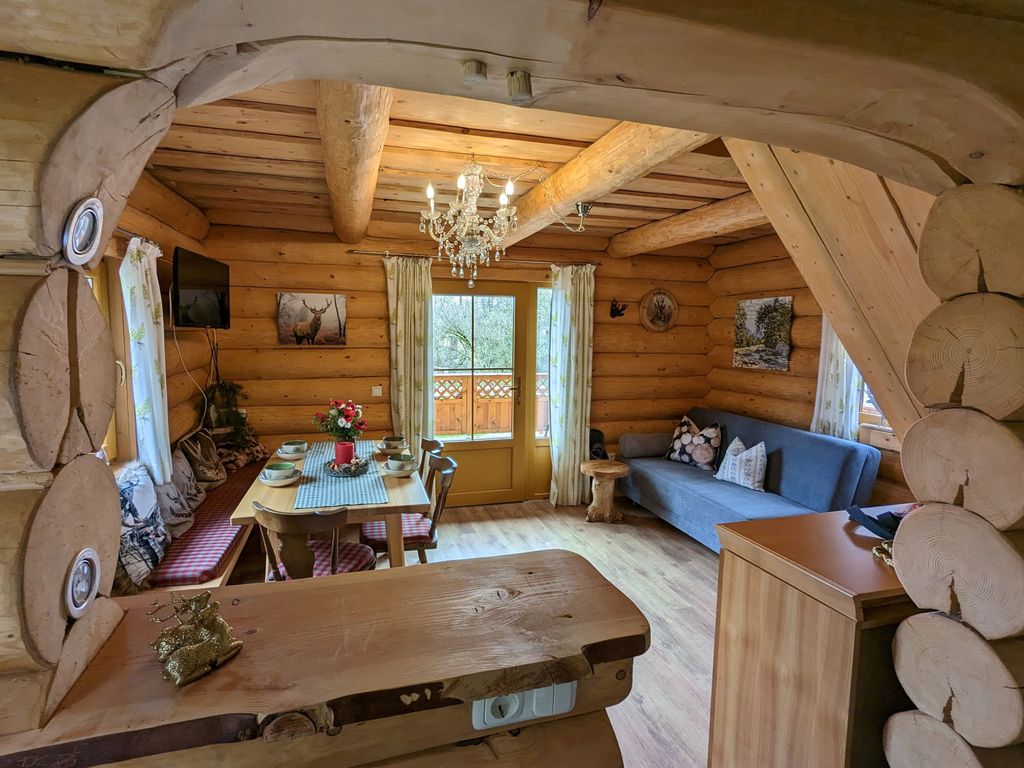 Schloßalm Wohn- und Eßraum