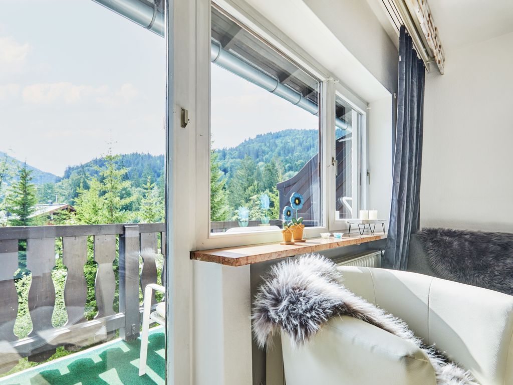 Blick zum Balkon und die Berge