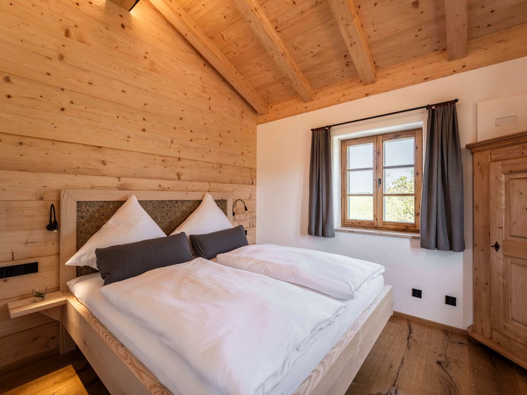Schlafzimmer 1