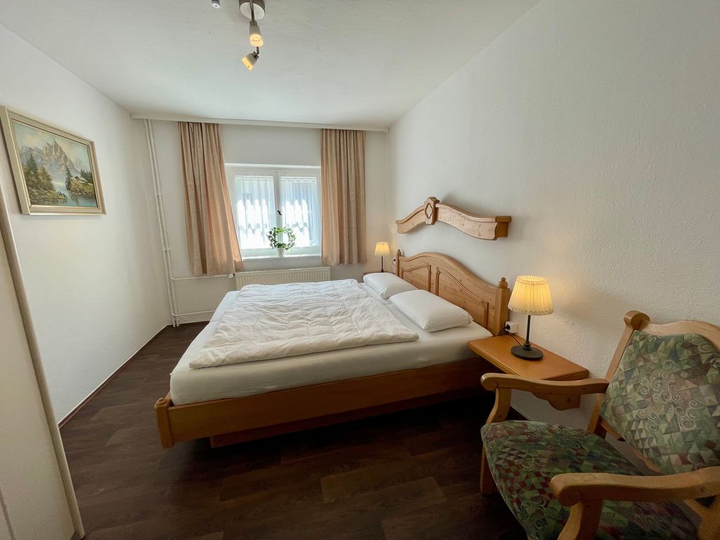 Schlafzimmer 1