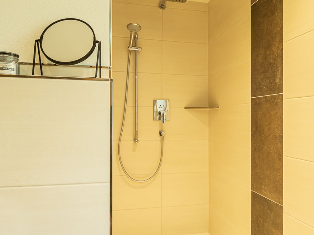 Dusche Jenner