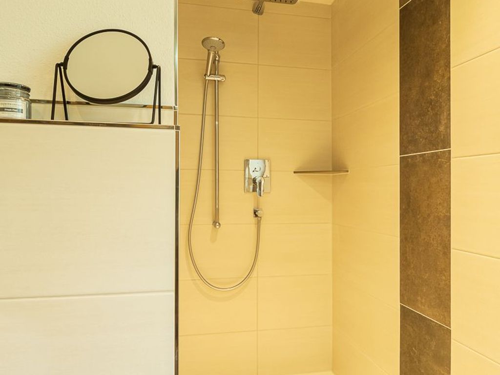 Dusche Jenner