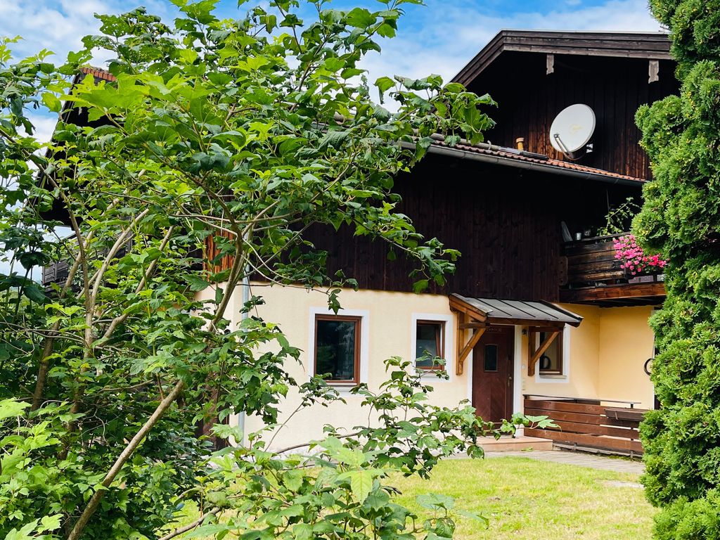 Außen Ansicht - Eingang und Garten
