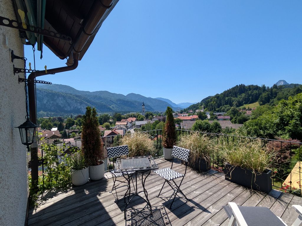 große Terrasse mit herrlichem Ausblick