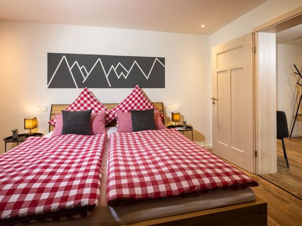 Schlafzimmer II  (Bett 200x180)