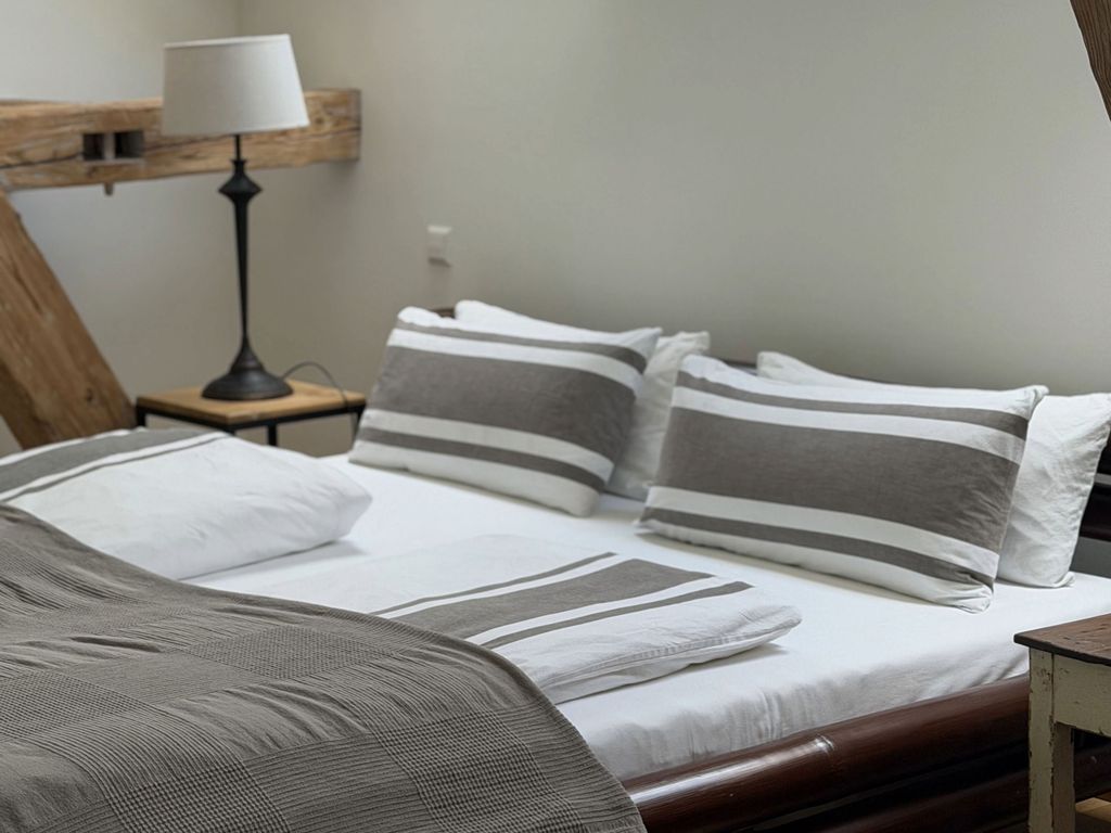 Schlafzimmer 1
