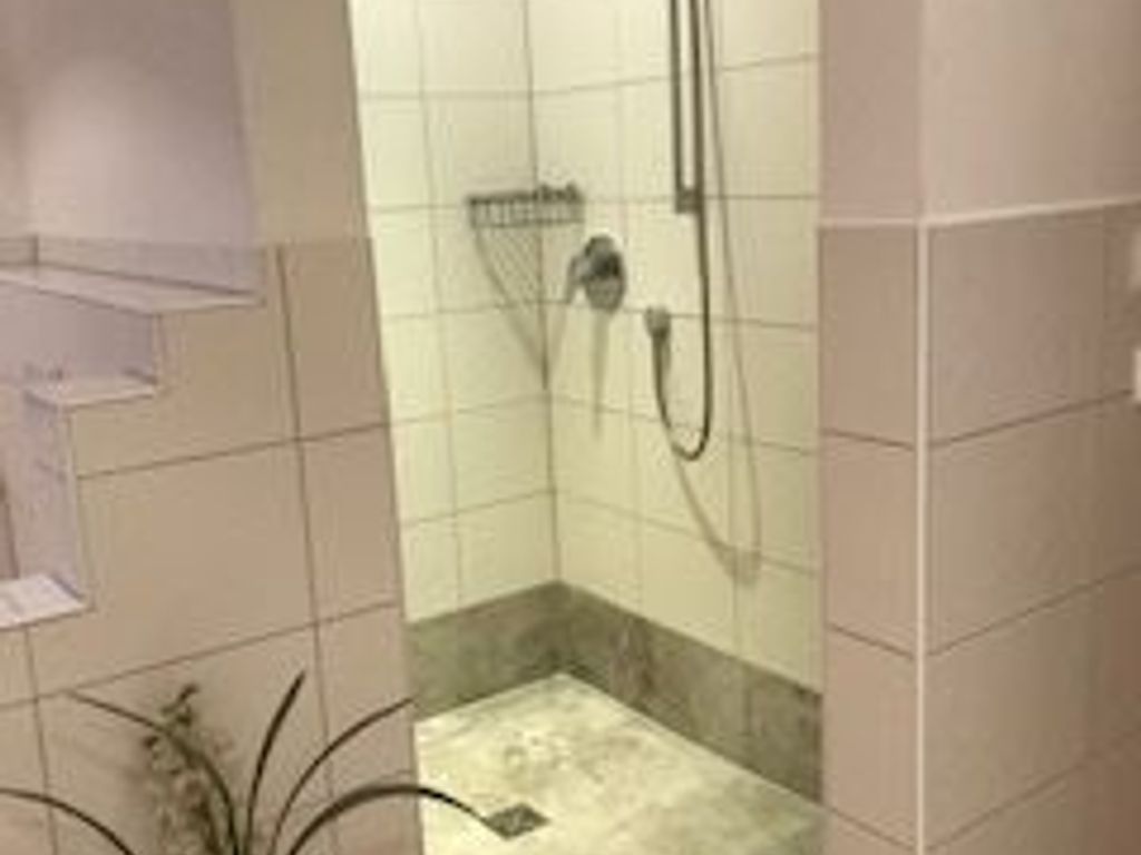 Bad Dusche